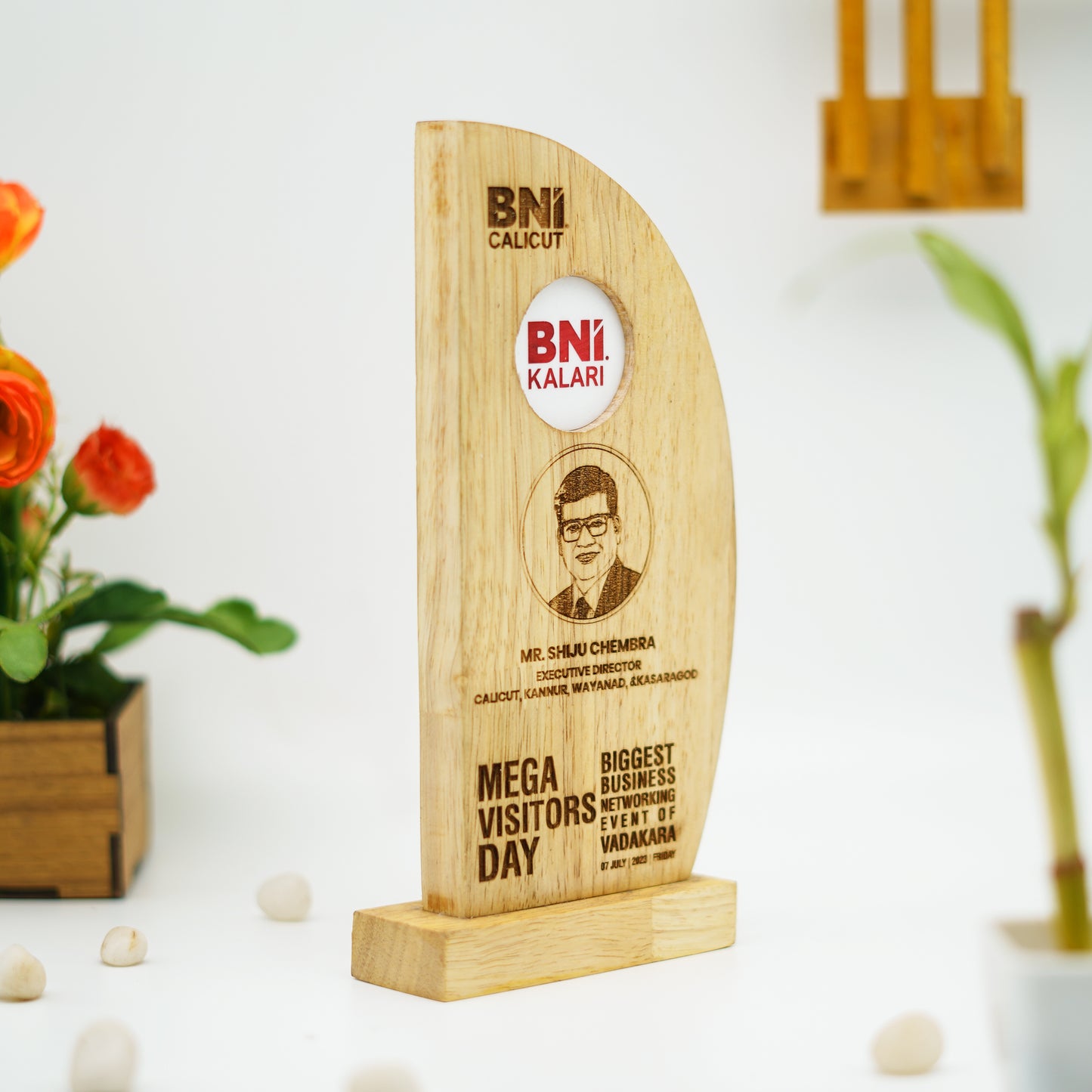 Wooden Curved Excellence Memento