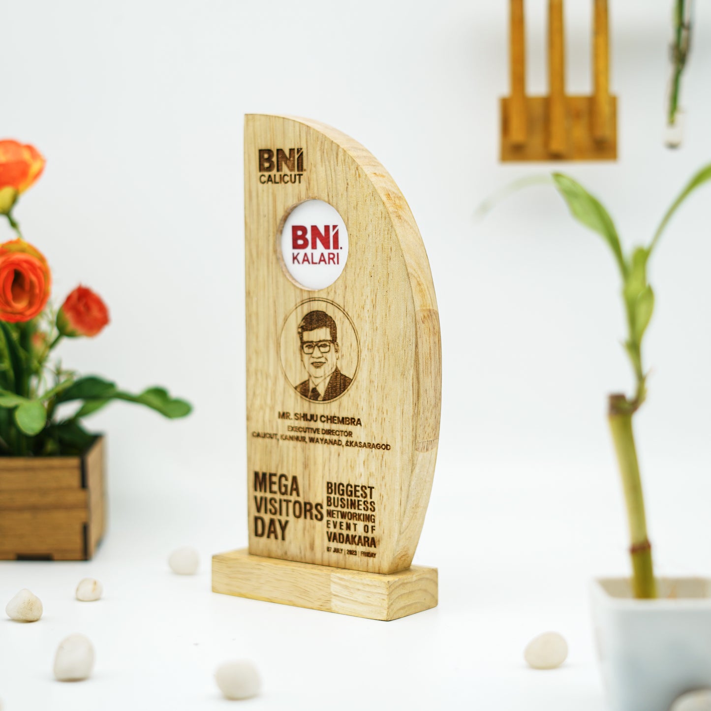 Wooden Curved Excellence Memento