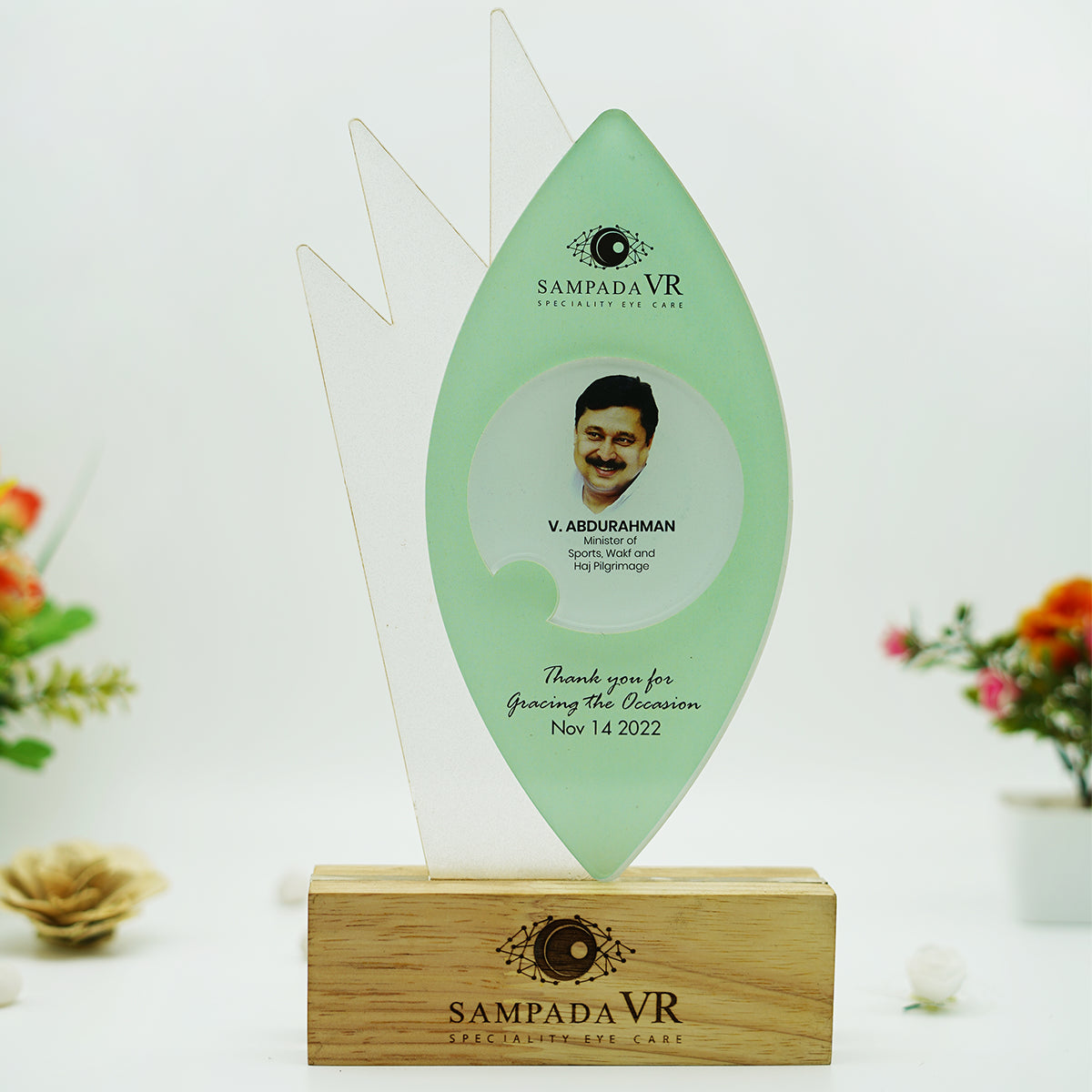 Elegance Engraved: 12x6 Wood and Acrylic Memento – Picloon