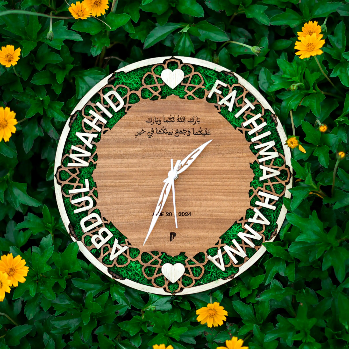 Moss Wooden  Clock  With  Name Customization