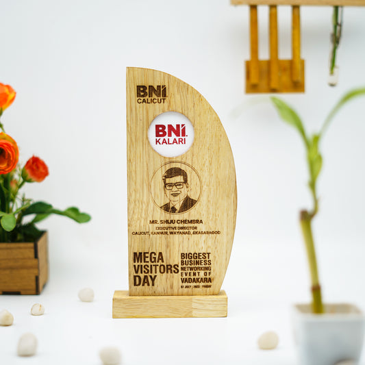 Wooden Curved Excellence Memento